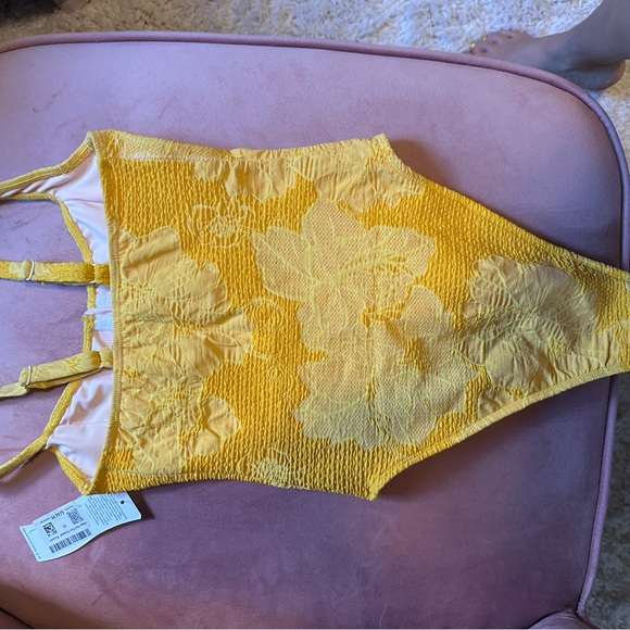 Yellow Textured Bra with Scoop Neckline - Picture 5 of 7